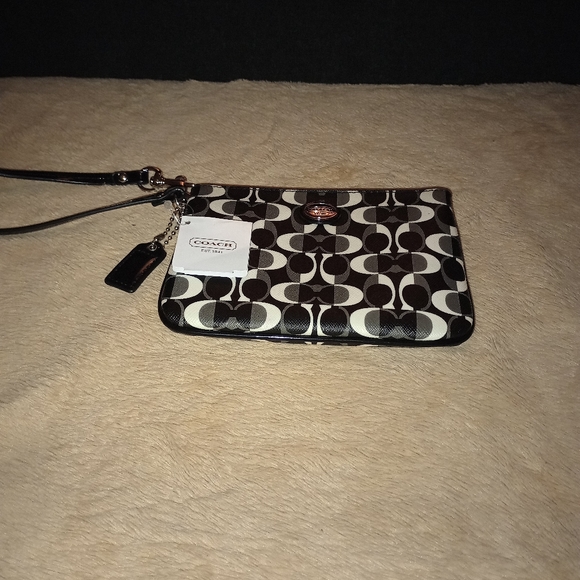 Coach Peyton Dream Black and White Wristlet NWT - Picture 7 of 10
